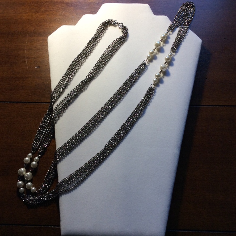 Antique Style Silver Tone Chain & Pearl Necklace